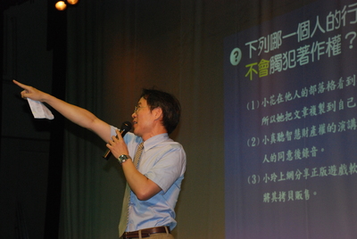 2013-11-13智財大學堂4-周文光副校長主持有獎徵答活動